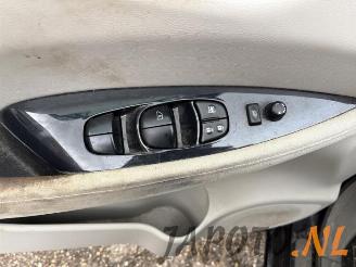 Nissan Leaf Leaf (ZE0), Hatchback, 2010 / 2017 Leaf picture 10