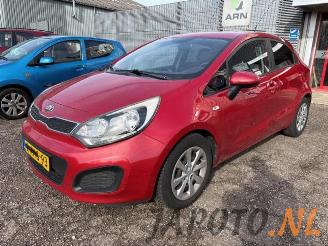 Vrakbiler auto Kia Rio Rio III (UB), Hatchback, 2011 / 2017 1.2 CVVT 16V 2013/4