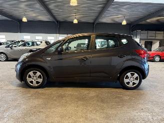 Kia Venga 1.6 CVVT Plus Pack Automaat! picture 2