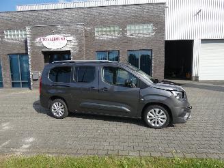 damaged passenger cars Opel Combo LIFE 1.2 T. L2H1 Edition 2021/4