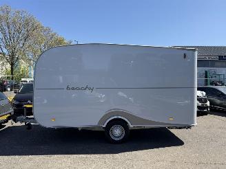 skadebil caravan Hobby  Beachy 420 2023/9