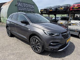 Vaurioauto  passenger cars Opel Grandland 1.6 Turbo 147KW Hybrid4 Autom. 4WD Business Executive Clima Navi Led Xenon 2020/11