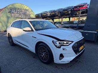 Vaurioauto  passenger cars Audi E-tron 55 95 kWh 300KW Quattro Advanced Pano Clima Navi Led Xenon 2019/12