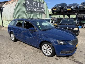 krockskadad bil auto Skoda Octavia 1.6 TDI 85KW DSG Clima Navi Camera Greentech Ambition Business NAP 2018/1