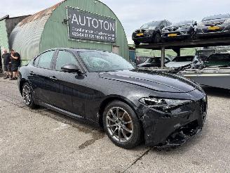 Vaurioauto  passenger cars Alfa Romeo Giulia 2.0T 147KW Autom. Super Clima Navi NAP 2017/2