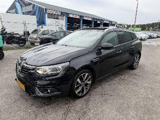 Vaurioauto  passenger cars Renault Mégane 1.2 TCE 96KW Bose Pano Clima Navi Camera Led 2017/8