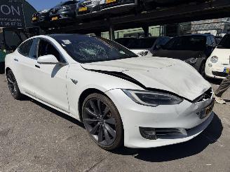 krockskadad bil auto Tesla Model S 75D 245KW Pano Clima Navi Led 2017/12
