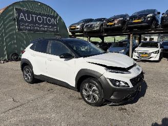 damaged passenger cars Hyundai Kona 1.6 GDI 87KW Hybrid Autom. Clima Navi Camera Comfort HEV 2021/9