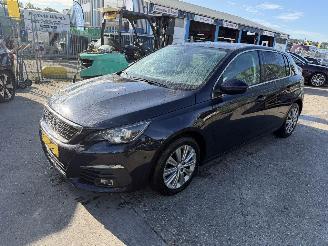 uszkodzony samochody osobowe Peugeot 308 1.2 96KW Autom. Pano Clima Navi Blue Lease Premium 5-Drs NAP 2018/5