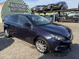 Damaged car Peugeot 308 1.2 96KW Autom. Pano Clima Navi Blue Lease Premium 5-Drs NAP 2018/5