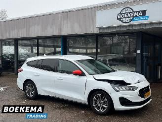 Schadeauto Ford Focus Wagon 1.0 EcoBoost 125PK Hybrid Navi Climate Cruise PDC Trekh. 2022/11
