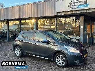 Damaged car Peugeot 208 1.2 PureTech Style Navi Climate Cruise PDC 2014/12