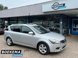damaged passenger cars Kia Cee d cee'd 1.4 CVVT Seven Navigatie Airco Cruise Trekhaak 2010/1