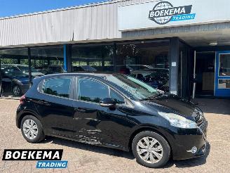 Damaged car Peugeot 208 1.2 VTi Access Navi Cruise-Control Parkeersensoren Clima 2012/12