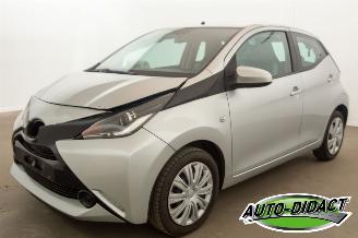 Damaged car Toyota Aygo 1.0 X-Play Airco Camera 2017/3