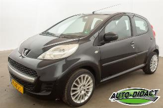 damaged passenger cars Peugeot 107 1.0-12V XS Airco 2010/8