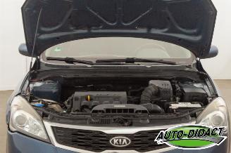 Kia Cee d 1.4 CVVT Navi Airco picture 28