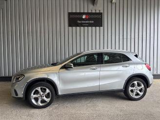 damaged passenger cars Mercedes GLA 200 Autom / R-Kamera / LED 2018/10