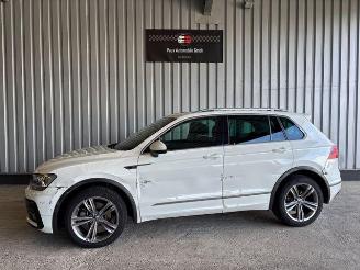 Vaurioauto  passenger cars Volkswagen Tiguan Highline R-Line 4Motion DSG / Panorama 2020/8