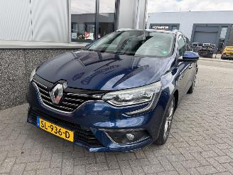 Damaged car Renault Mégane 1.2 TCe Serie Signature Exclusiv 2018/5