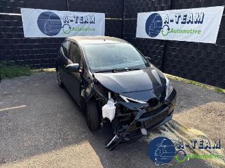 Salvage car Toyota Aygo Aygo (B40), Hatchback, 2014 1.0 12V VVT-i 2015/12