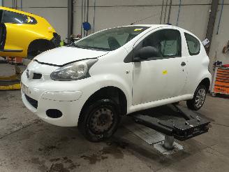Dezmembrări autoturisme Toyota Aygo Aygo (B10) Hatchback 1.0 12V VVT-i (1KR-FE) [50kW]  (07-2005/05-2014) 2011/1