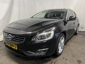 Voiture accidenté Volvo V-60 V60 I (FW/GW) Combi 2.4 D5 20V AWD Twin Engine Plug-in Hybrid (D87PHEV=
) [120kW]  (03-2015/05-2018) 2016/8