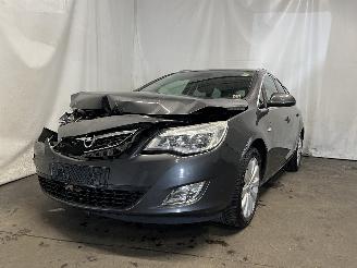 krockskadad bil auto Opel Astra Astra J Sports Tourer (PD8/PE8/PF8) Combi 1.4 Turbo 16V (A14NET(Euro 5=
)) [103kW]  (10-2010/10-2015) 2012/8