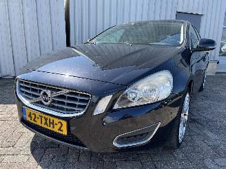 skadebil auto Volvo V-60 V60 I (FW/GW) Combi 1.6 T3 16V (B4164T3(Euro 5)) [110kW]  (09-2010/12-=
2015) 2012/4