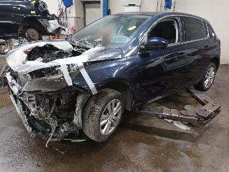 Autoverwertung Peugeot 308 308 (L3/L8/LB/LH/LP) Hatchback 5-drs 1.2 12V e-THP PureTech 110 (EB2DT=
(HNZ)) [81kW]  (11-2013/06-2021) 2015/9