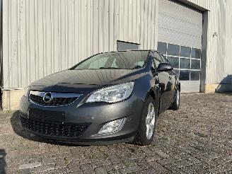 Damaged car Opel Astra Astra J (PC6/PD6/PE6/PF6) Hatchback 5-drs 2.0 CDTI 16V 160 Ecotec (A20=
DTH) [118kW]  (12-2009/05-2011) 2010/5