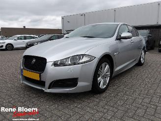 Voiture accidenté Jaguar XF 2.2D Premium Business Edition 2014/2
