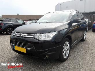 skadebil auto Mitsubishi Outlander 2.0 PHEV Instyle 2013/11