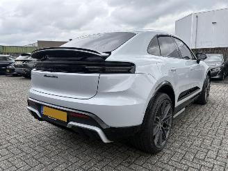 krockskadad bil auto Porsche Macan GTS 100kwh 2026/3
