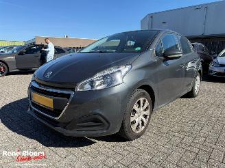 uszkodzony samochody osobowe Peugeot 208 1.2 PureTech Active 82pk 2016/6