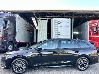 Coche accidentado Skoda Octavia 1.5 TSI MHEV Sportline - nap - 1e eig - navi - camera - inkl trekh - stuurverw - front + line + side assist 2025/12