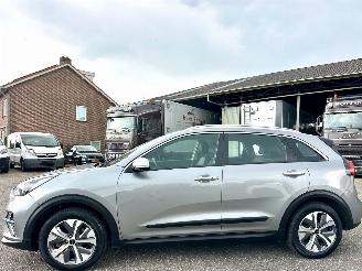 uszkodzony samochody osobowe Kia e-Niro 64kWh  204pk aut + f1 DynamicLine - nap - navi - camera - keyless - front + line assist - pdc 2022/8