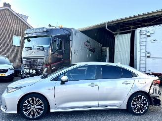  Toyota Corolla Gereserveerd 1.8 Hybrid 148pk aut first edition sedan - navi - camera - stuurverw - keyless - front + line + side assist 2019/8