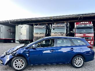 Auto incidentate Toyota Auris Touring Sports 1.8 Hybrid 99pk aut Aspiration - nap - clima - cruise - navi - camera - aux - usb - facelift 2015/9