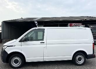 krockskadad bil bedrijf Volkswagen Transporter 2.0 TDI 150pk L1/H1 2020/11