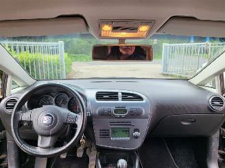 Seat Leon 1.6 Stylance Hatchback 102 pk  nwe apk 1e eigenaar  N.A.P picture 3