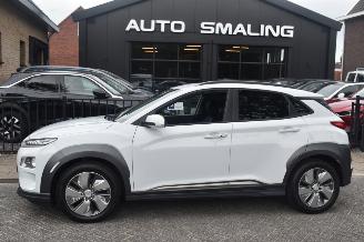 Vaurioauto  passenger cars Hyundai Kona 64Kwh Premium  204Pk 97%SOH *Navi/Clima/Camera/Leder/Stoelverwarming 2019/3