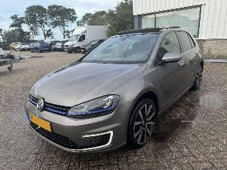 Unfallwagen Volkswagen Golf 1.4 TSI GTE Pano/automaat/clima/camera 2016/12