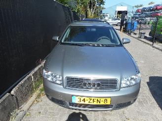 Voiture accidenté Audi A4 Avant 2.0 Benzine 2002/3