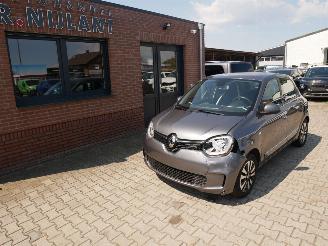damaged passenger cars Renault Twingo INTENS 2021/11