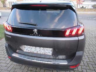 Damaged car Peugeot 5008 Puretech 130 Allure 7-Zits Climatronic HalfLeer Navi Camera ..... 2023/4