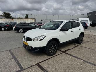 damaged passenger cars Nissan Qashqai 1.6 Visia 2012/12