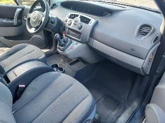 Renault Scenic 1.6 picture 8