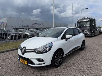 krockskadad bil auto Renault Clio 0.9 TCE 66Kw NAVI 2017/8