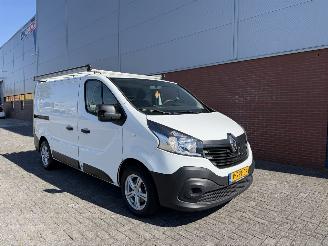 Schade bestelwagen Renault Trafic 1.6 DCI 88Kw AIRCO 2017/5